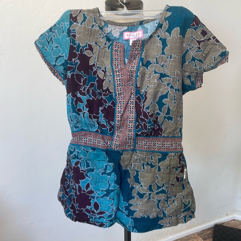 Koi by Kathy Peterson floral patterned scrub top size XS